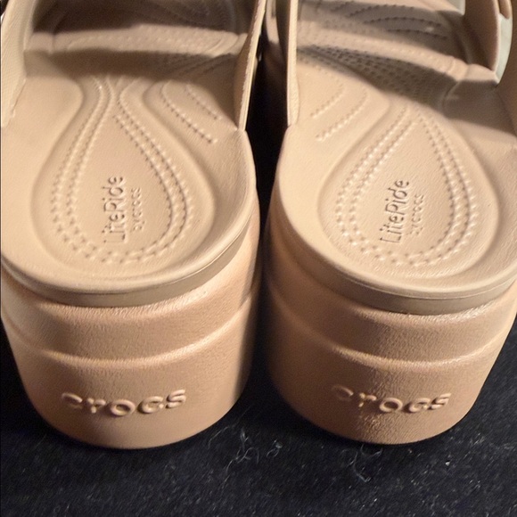 Crocs Women's Brooklyn Buckle Low Wedge sandals Size 9 Tan - Picture 6 of 11